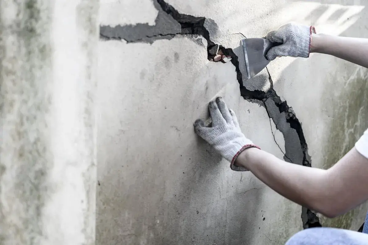Which+Techniques+Are+Most+Effective+for+Wall+Crack+Repair+(1)-1920w (1)