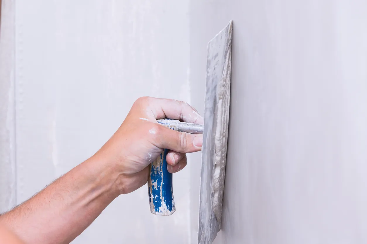 skim-coat-plastering